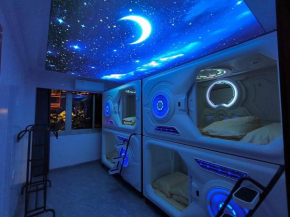 air hostel capsules airport